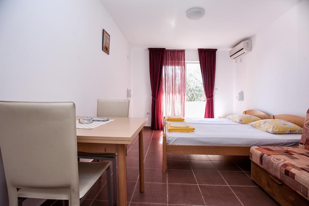 Apartments Durovic Petrovac Szoba fotó